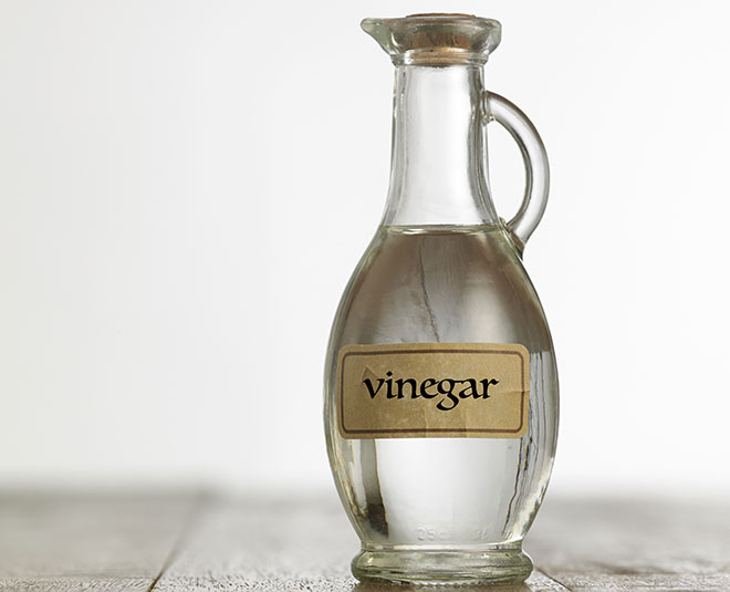 सिरका भी है बालों के लिए फायदेमंद dandruff vinegar