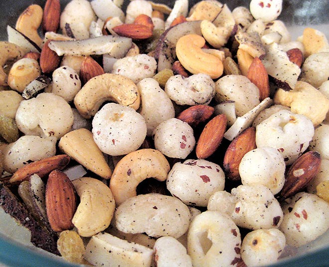 मेवे (Dry Fruits) office woman food dry fruits