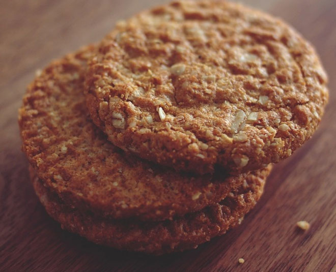 ग्रेन बिस्कुट (Grain Biscuits) office woman food grain biscuits