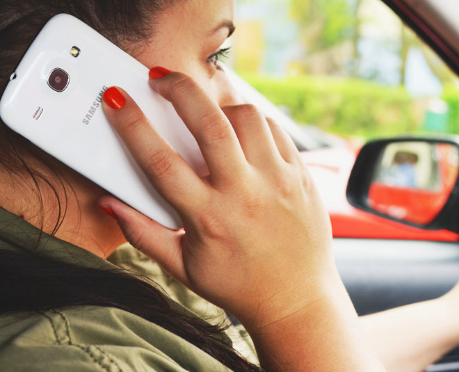 दोस्त या रिश्तेदारों को कॉल करें women safety tips while stalking inside