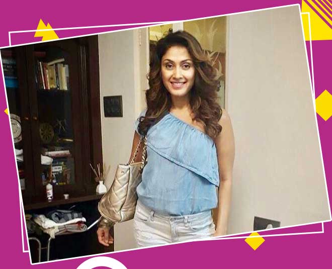 मंझरी फड़नीस Bollywood tv actress hand bags manjari