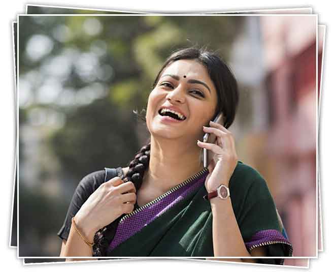 Newly married brides mother in law relationship happy family  ()