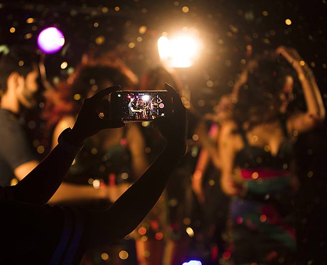 पार्टी की तस्वीरें These fourteen social media activities are not safe for your personal life ()