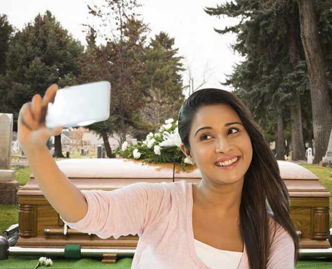दुखद घटनाओं की तस्वीरों को पोस्ट करने से बचें These fourteen social media activities are not safe for your personal life ()