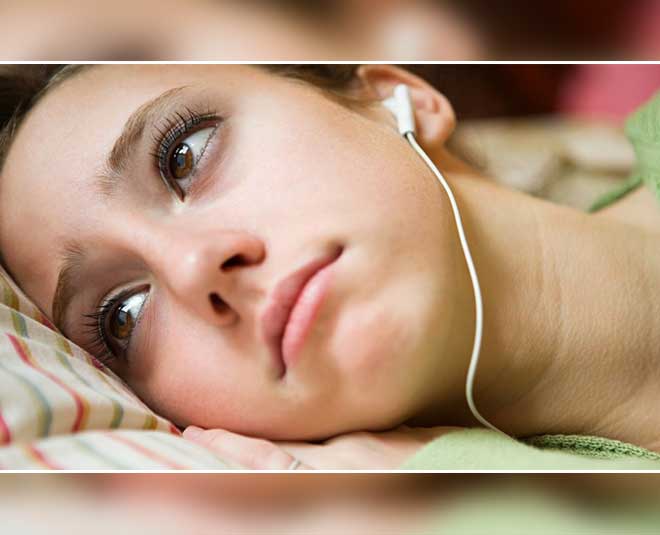 दर्द भरे गानों से रहें दूर do'not these work in depression