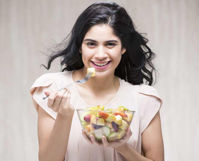 हेल्दी डाइट लें expert beauty tips for skin care in summer in