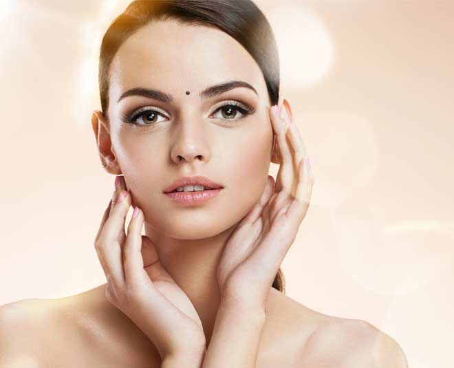 माथे के बीच में तिल face mole personality in