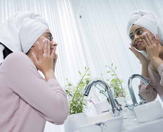 फेशियल स्क्रब यूज़ करें quick beauty tips for working women in