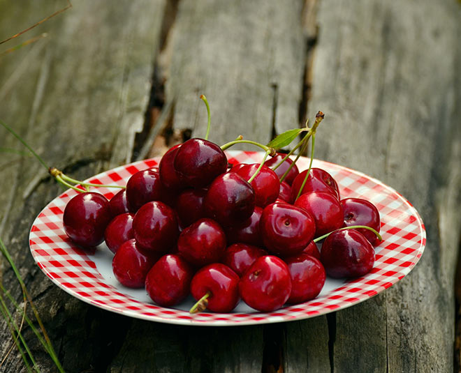 At age of thirty women should must eat these fruits  