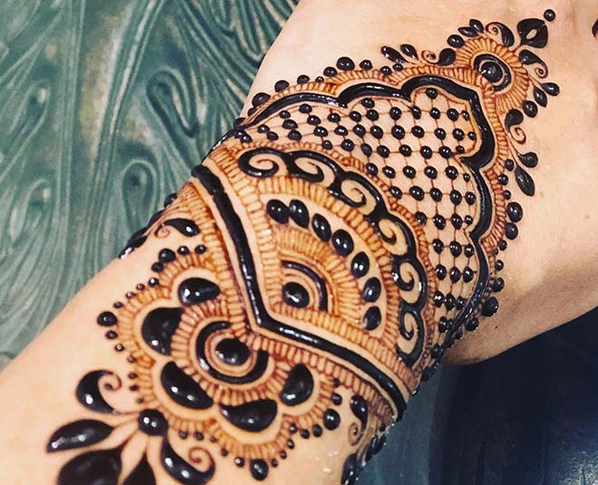 Best Backhand Bridal Mehndi Designs in Trend! | by Betterhalf Wedding |  Medium