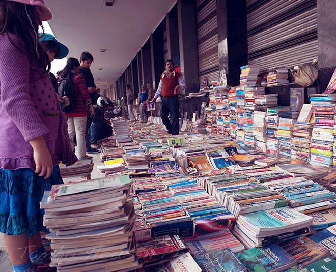 Daryaganj book market for romance novels