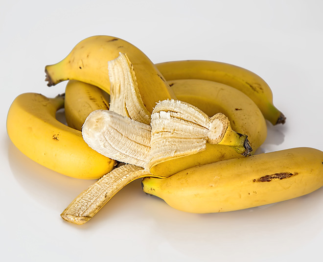 eating-banana-at-night-is-good-or-bad-experts-tips-eating-banana-at