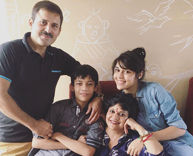 tv actress eisha singh family