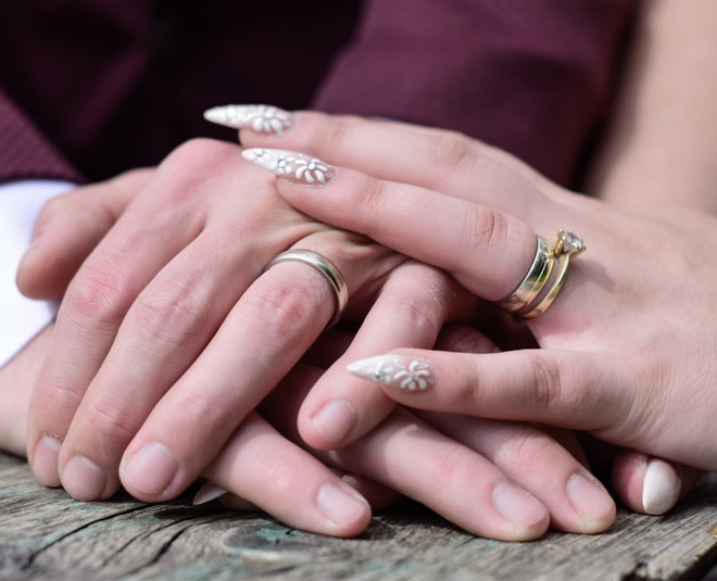 women hesitate in expressing love inside  pxhere