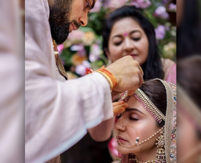 Anushka Sharma shares her unseen wedding album, virat kohli become romantic  