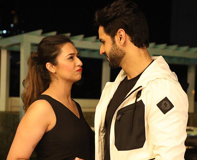 Yeh hai mohabbatein fame divyanka tripathi got surprised by her husband on her birthday 