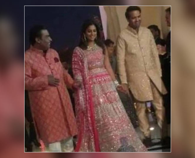 isha ambani father mukesh husband anand wedding sangeet