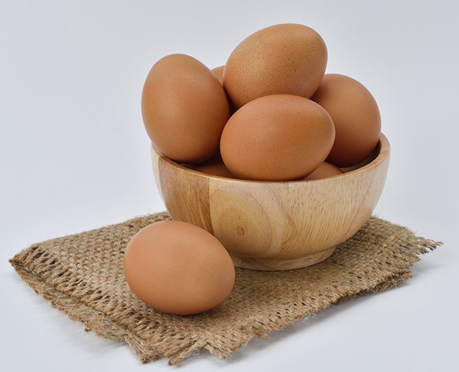 white egg vs brown egg inside