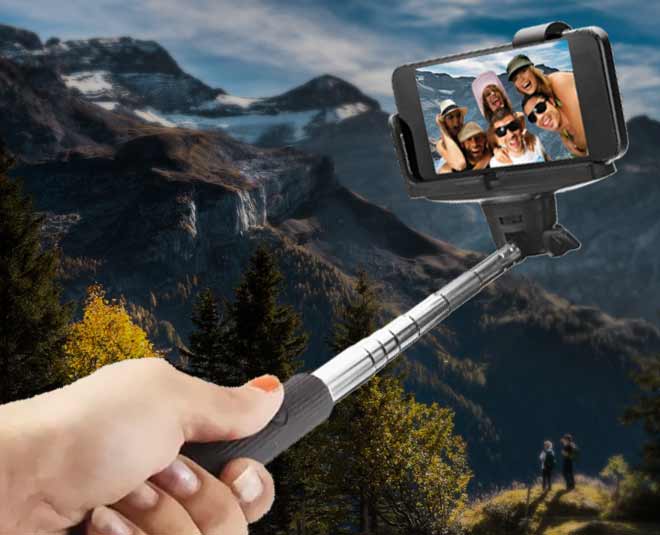 हर सेल्फी आपकी याद दिलाएगी Valentine day gifts for travel lovers selfie