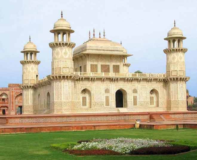 agra best places to visit chhini ka roja 