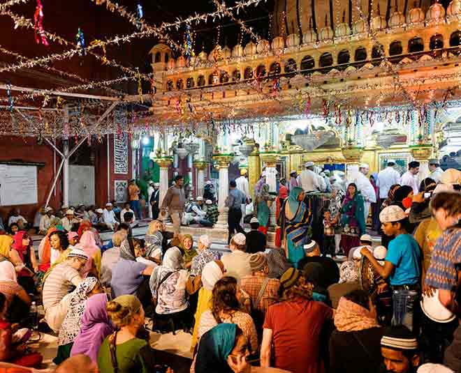delhi best places for hangout alone Nizamuddin Dargah 