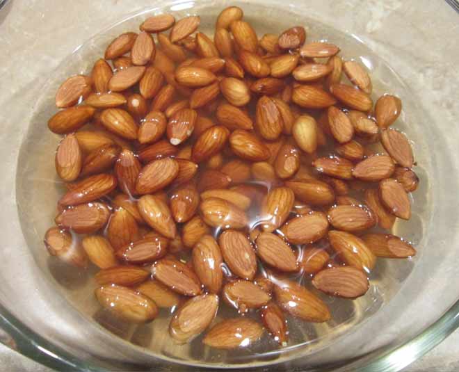 Benefits of Eating Soaked Almonds Weight Loss Pregnancy in Hindi