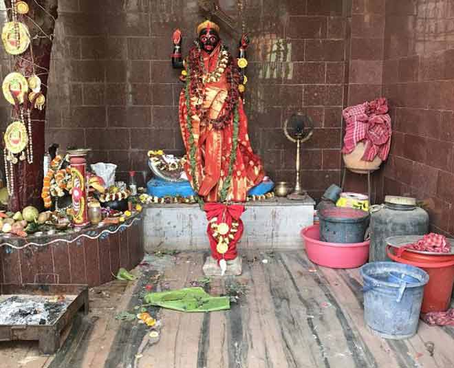 temple where goddess kali eat chinese food ()