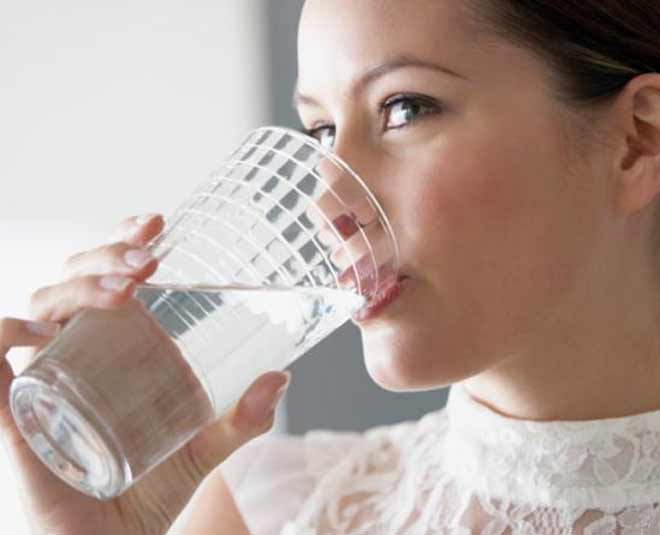 पानी पिएं tips to look beautiful drinkingwater