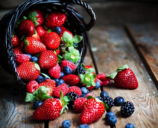 to make eyes moe attractive by natural tips berries