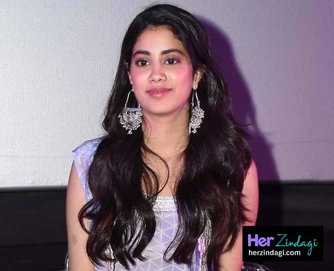 Bollywood actress janhvi kapoor glassy look for dhadak promotion 