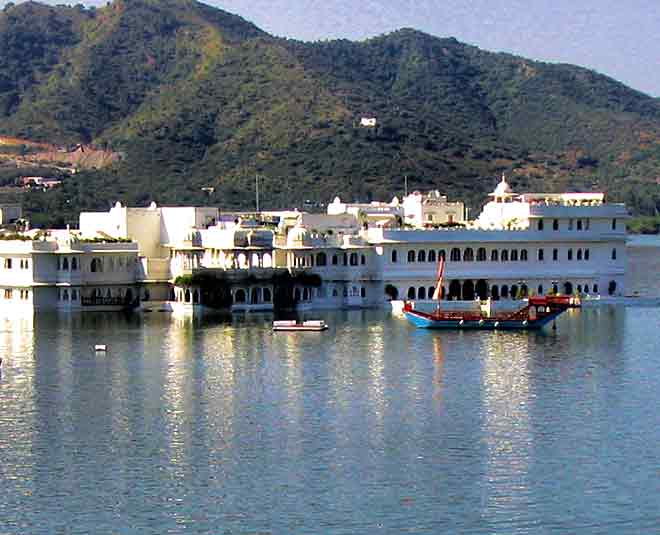 Dhadak shooting in Udaipur now world third best tourist place according to survey 