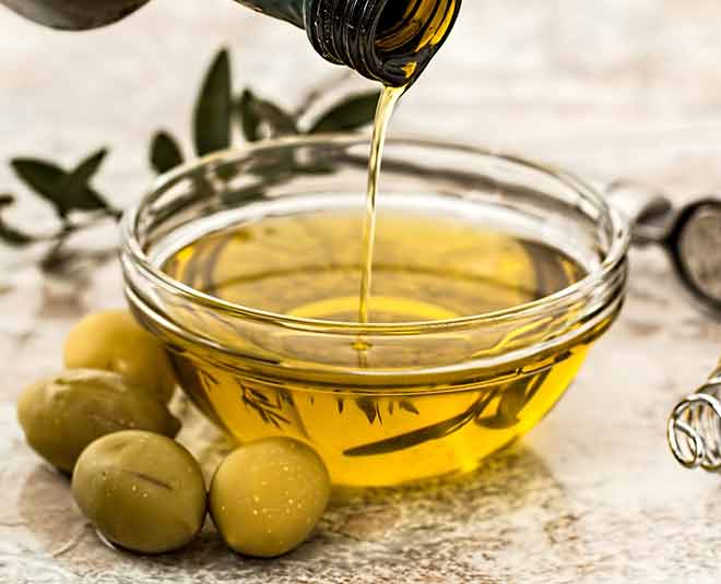 Frizzy hair problem in monsoon try these tips 