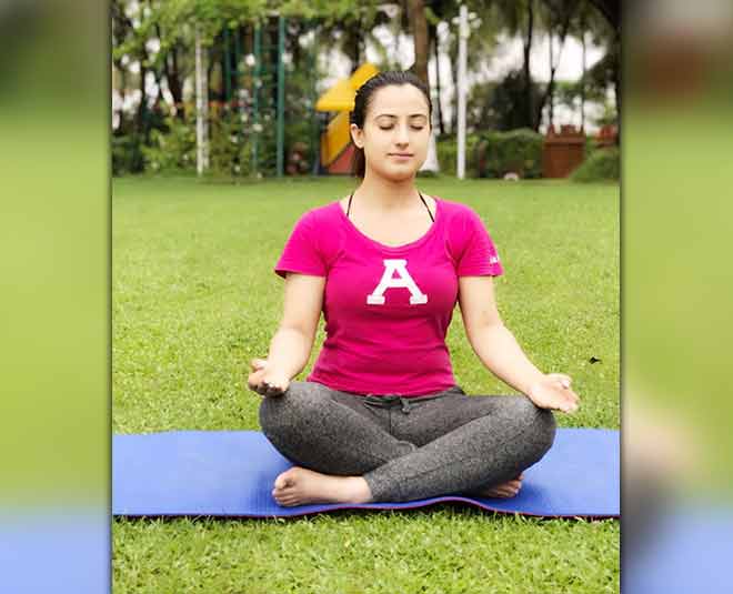 alisha panwar yoga