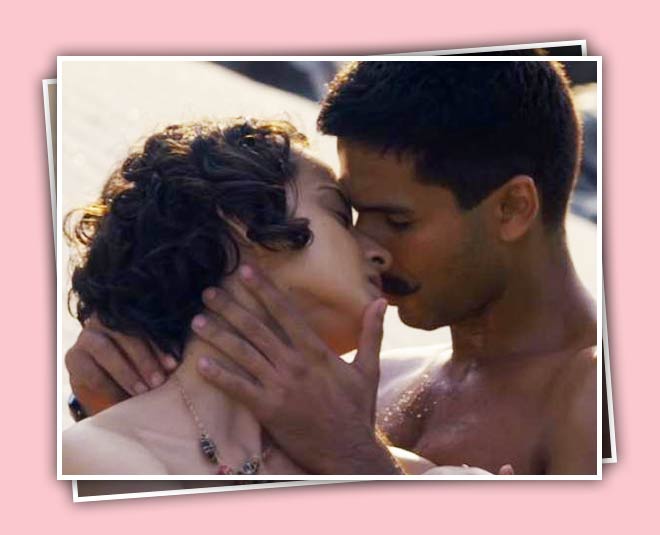 bollywood sensational kissing scenes 