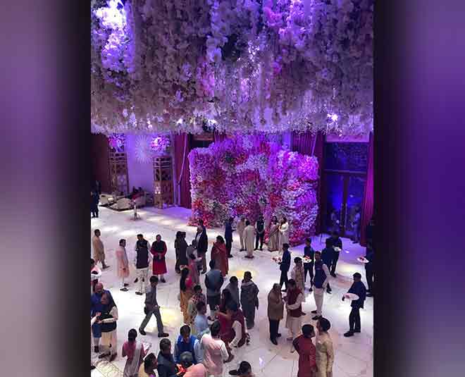 food serve in flying style in akas shloka engagement party inside