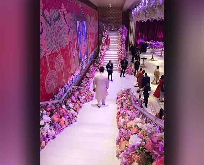 food serve in flying style in akas shloka engagement party inside