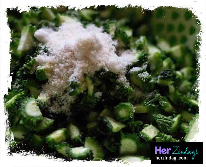 नमक लगाएं how to remove bitter taste of bitter gourd inside
