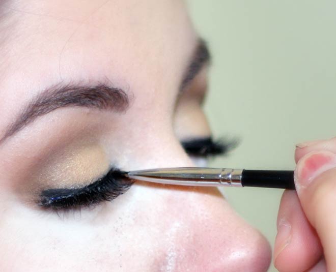 loose powder makeup hacks eye liner