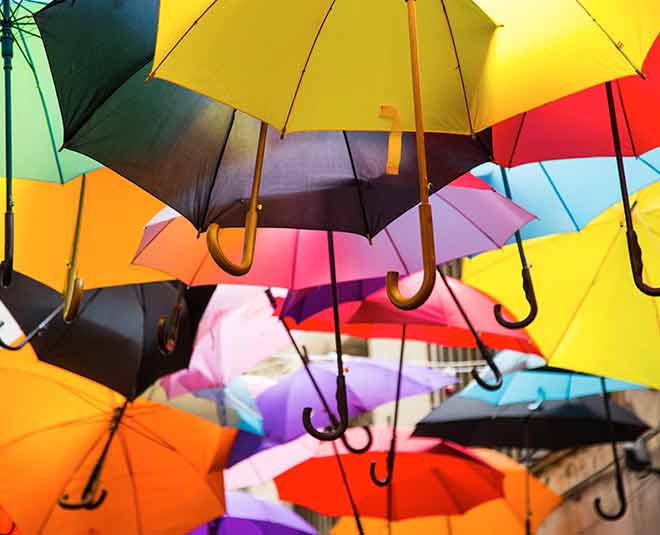 मानसून की जरुरी चीज़ें monsoon staples umbrella