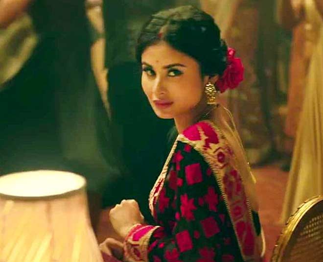 mouni roy bengali saree look gold