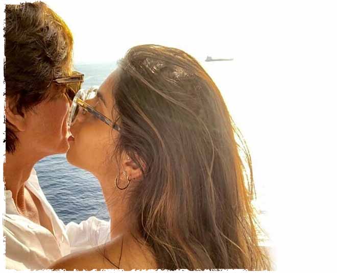suhana khan kiss father shahrukh