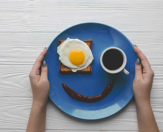 Eat food in blue plate will help you to lose weight 