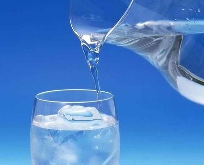 स्टेप 5: अब अच्छे से मिलाएं Mineral water making inside