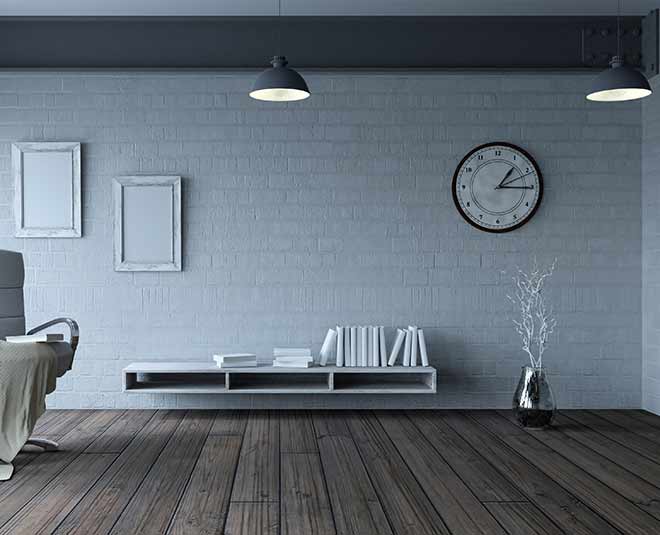according to vastu shastra which direction is good for hanging clock   