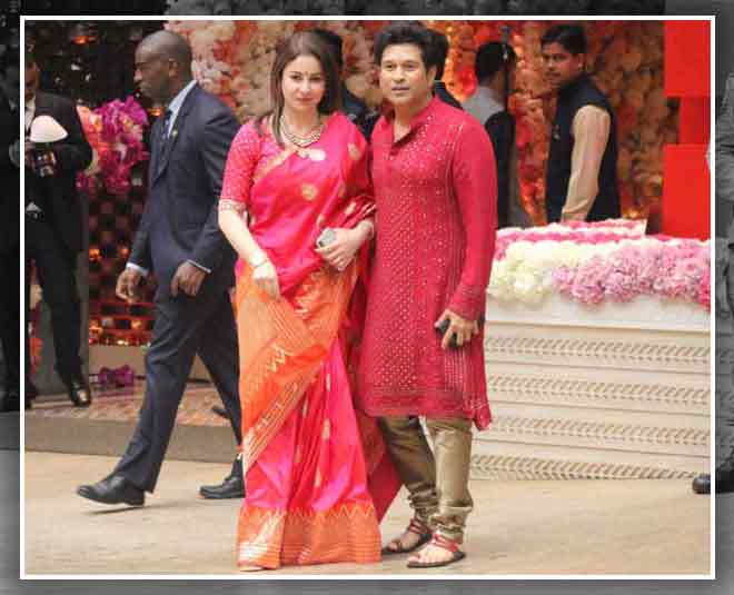 वाइफ अंजली के साथ सचिन भी हुए शामिल alia bhatt and priyanka chopra saree look in Shloka and akash ambani pre engagement bash