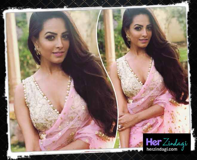 गोल्डन ब्लाउज़ साड़ी में अनिता anita golden blouse pink saree