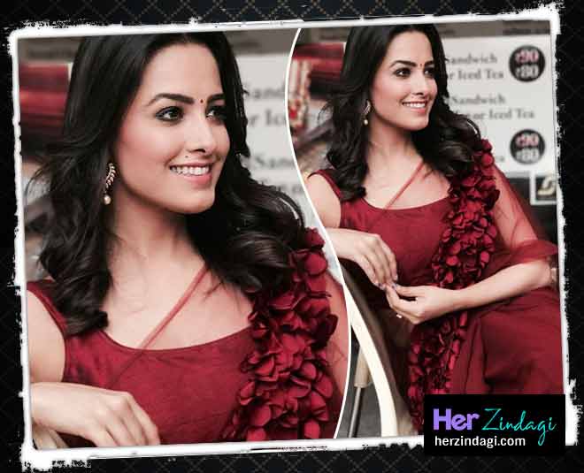 मैरुन डिज़ाइनर साड़ी में अनिता हसनंदानी anita hassanandani maroon saree