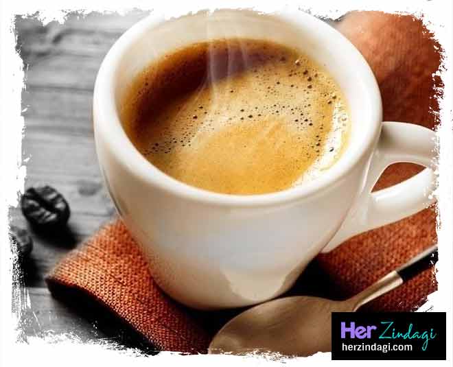 कॉफी या चाय पीना common habits that are making your lips dark inside