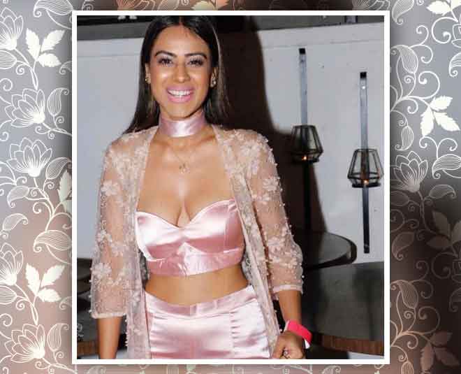 निया शर्मा के हॉट क्लीवेज अवतार nia sharma bralet