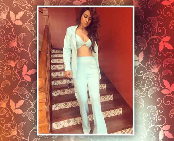 निया शर्मा के हॉट क्लीवेज अवतार nia sharma cleavage bralet top